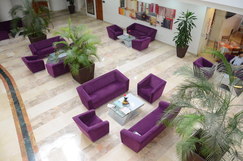 Hotel Atrium Plaza บาร์รังกีญา ภายนอก รูปภาพ