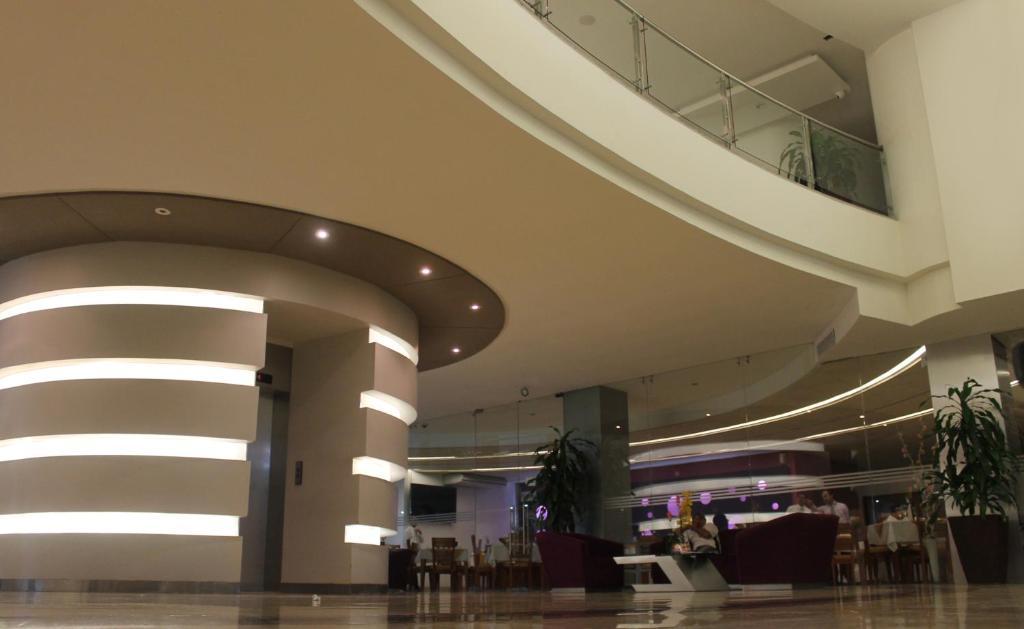 Hotel Atrium Plaza บาร์รังกีญา ภายนอก รูปภาพ