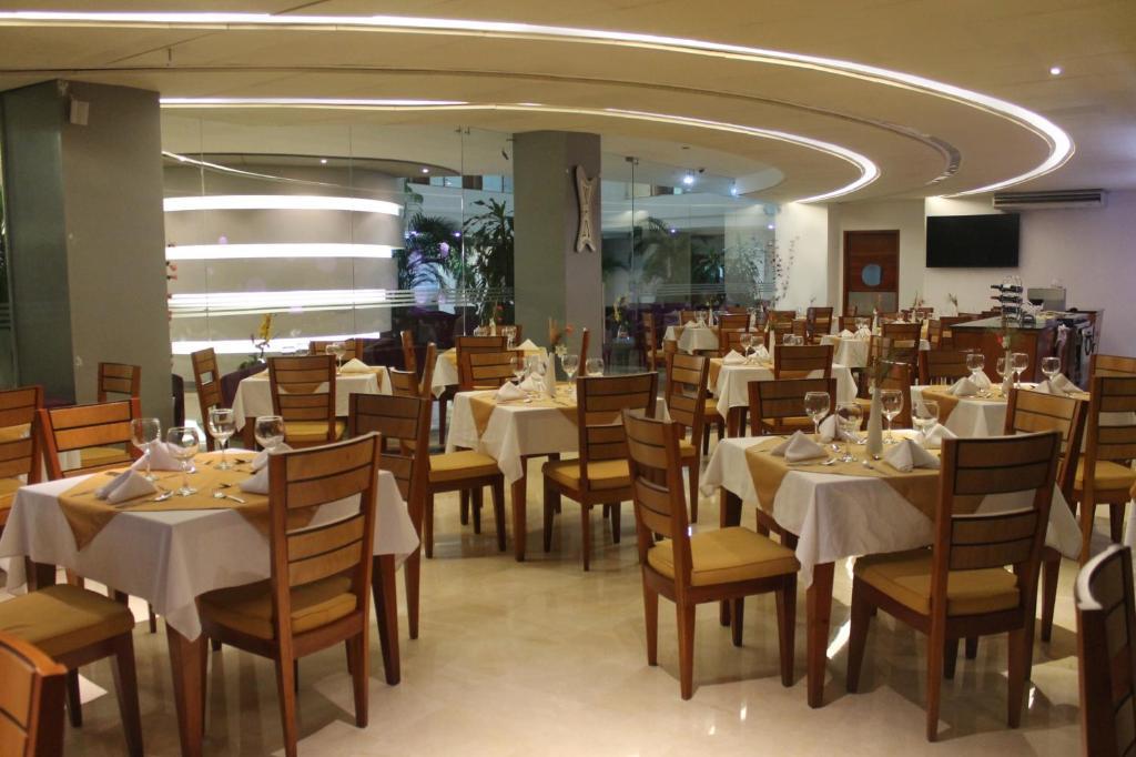 Hotel Atrium Plaza บาร์รังกีญา ภายนอก รูปภาพ