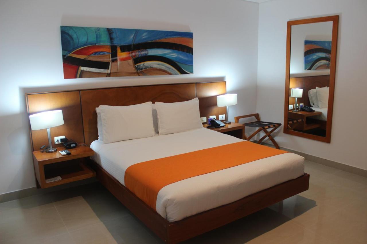 Hotel Atrium Plaza บาร์รังกีญา ภายนอก รูปภาพ