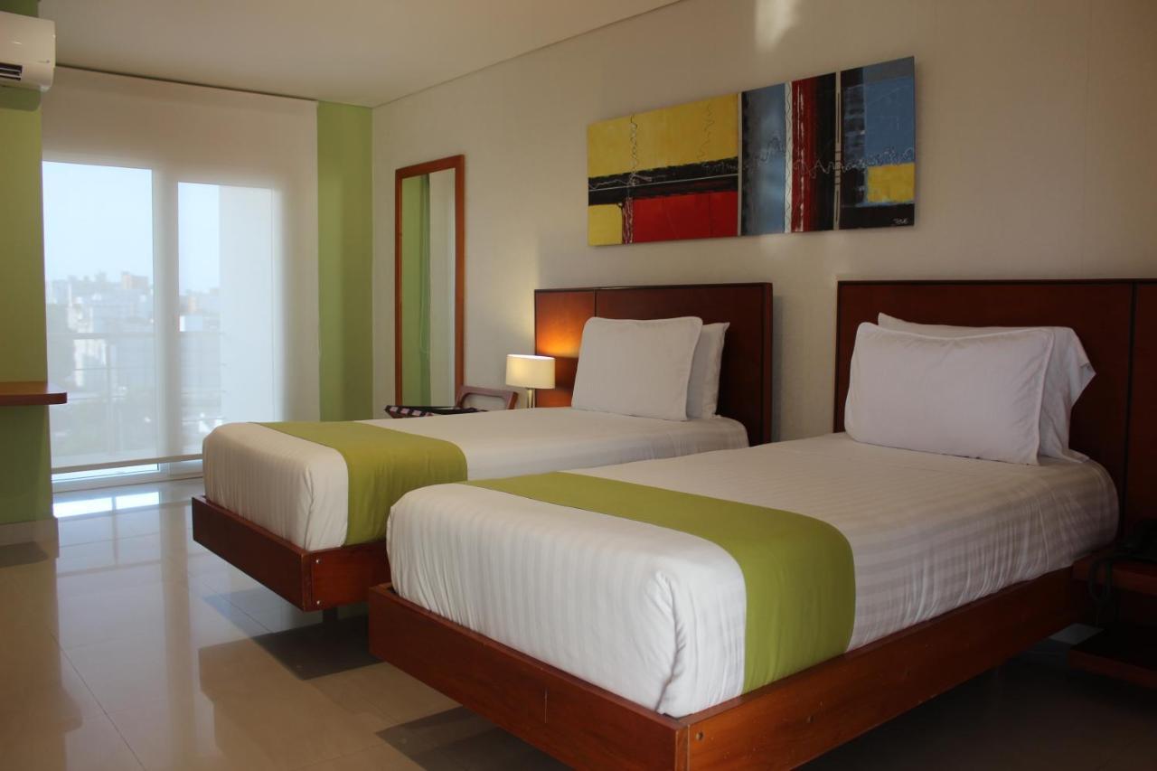 Hotel Atrium Plaza บาร์รังกีญา ภายนอก รูปภาพ
