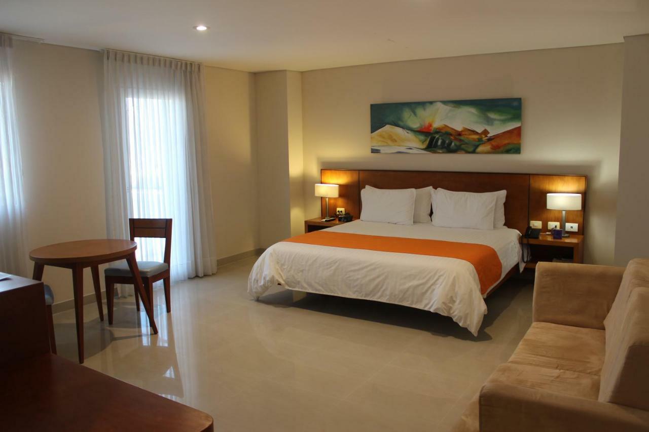 Hotel Atrium Plaza บาร์รังกีญา ภายนอก รูปภาพ
